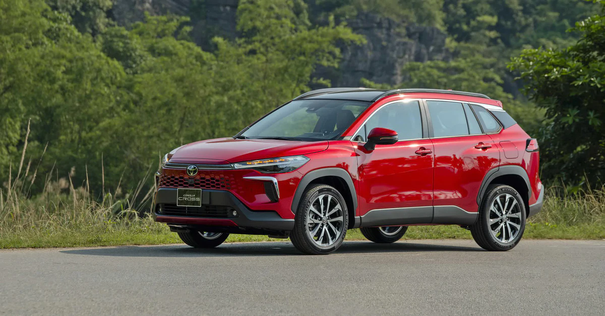 Toyota tung ưu đãi tháng 9 cho Corolla Cross và Innova Cross: có đáng xuống tiền?