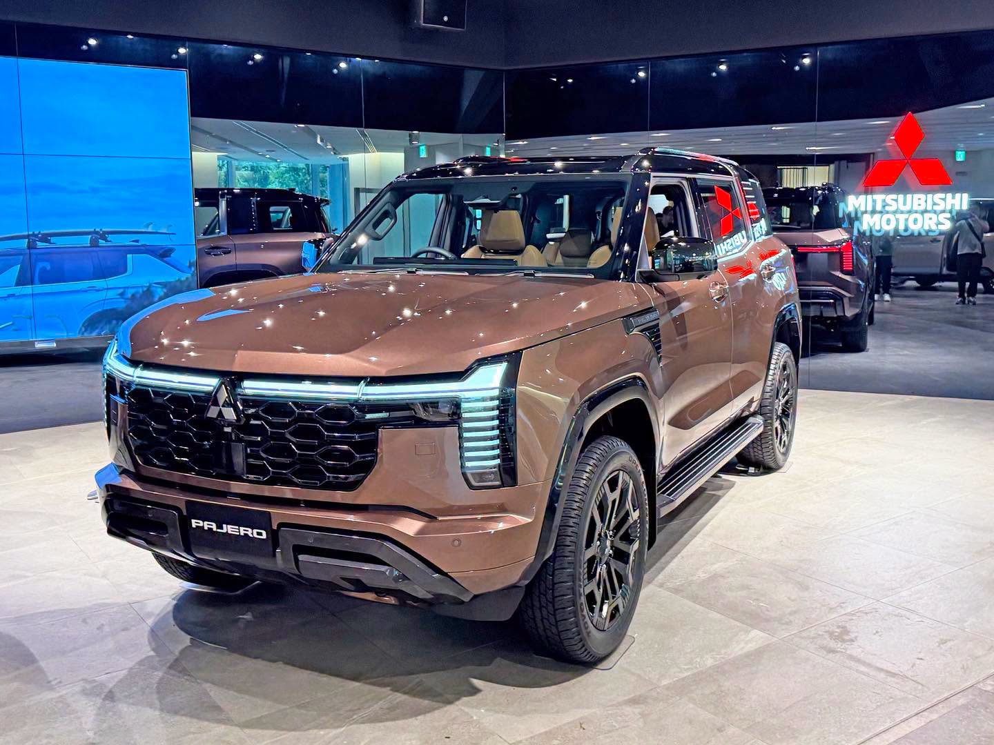 Mitsubishi Pajero thế hệ 5 trở lại: Đủ sức thách thức Land Cruiser Prado và Ford Everest Platinum+?