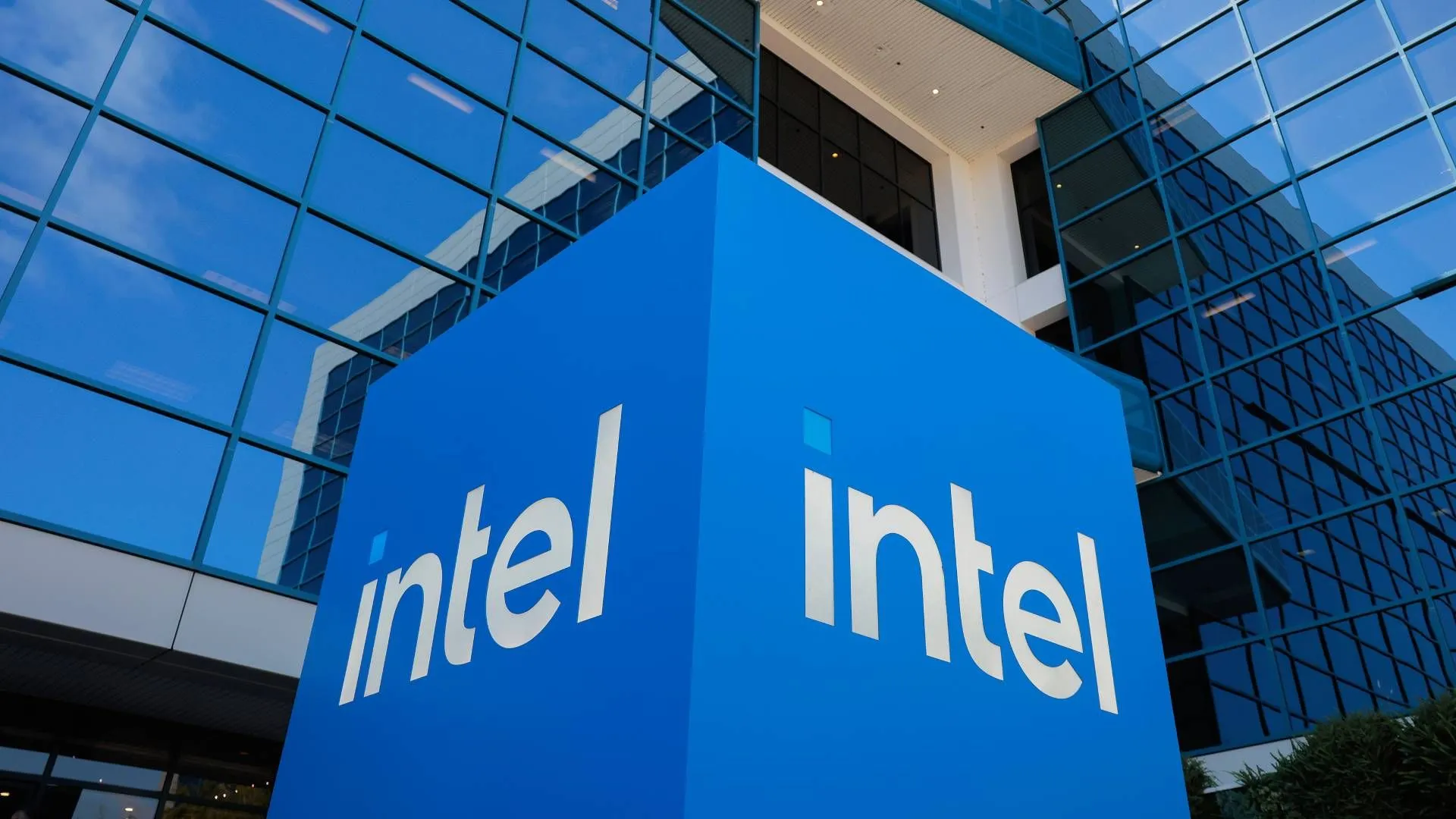 Intel tăng giá CPU 10%: nên mua ngay hay chờ Nova Lake?