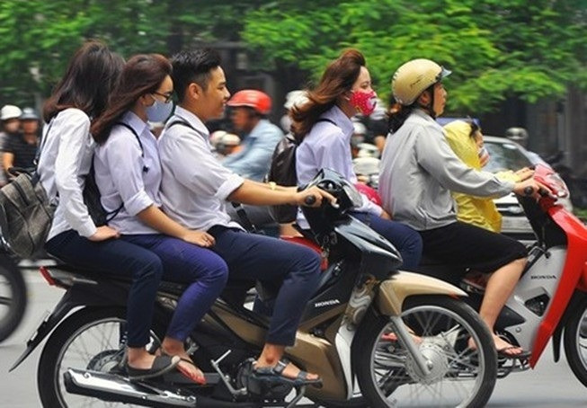 Giao xe máy cho con chưa đủ tuổi: Cha mẹ không thể nói “không biết”