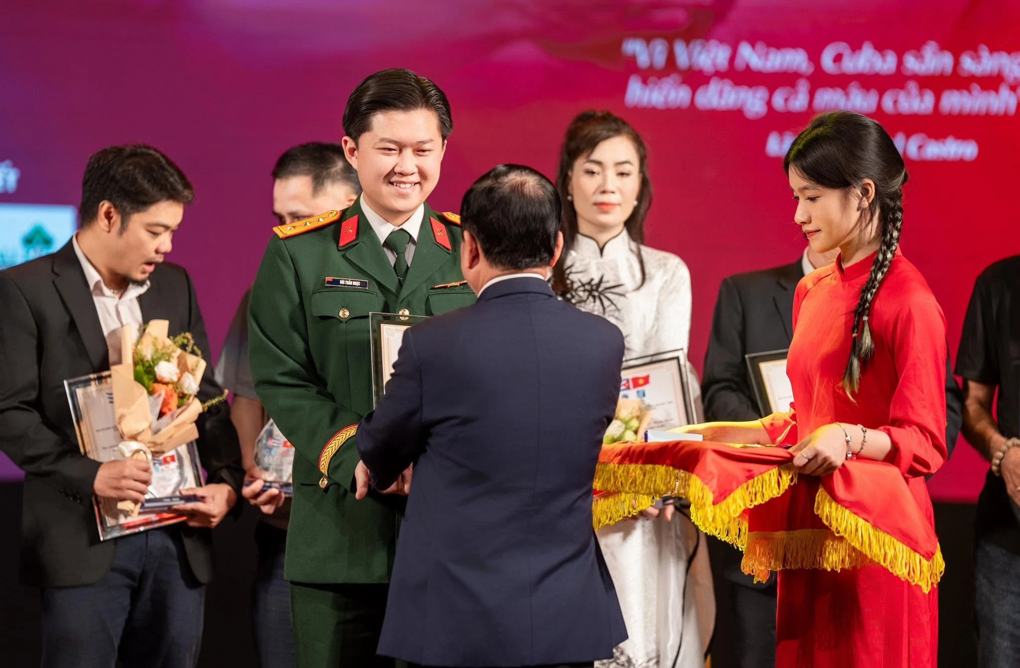 Khi âm nhạc trở thành cầu nối Việt - Lào của thế hệ trẻ