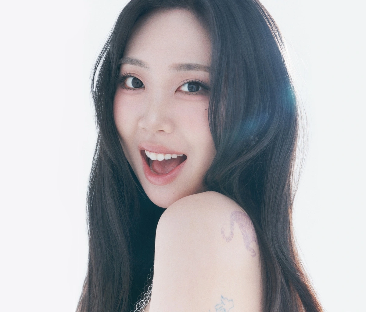Từ Lee Young-ji đến RIIZE: Khi K-pop biến quyên góp thành hành động xã hội