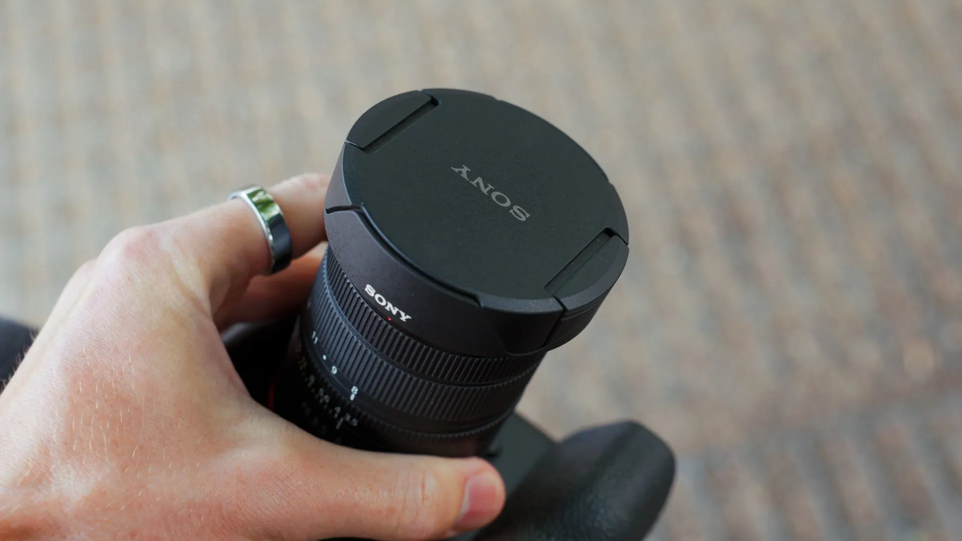 Sony FE 8-14mm f/3.5 Fisheye G: Ống kính fisheye nhỏ nhưng “khó tính”