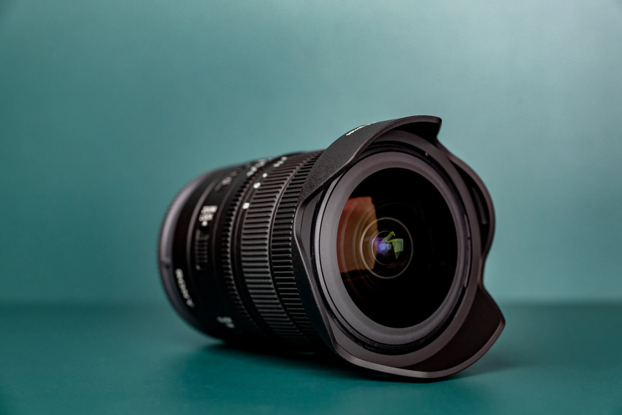 Sony FE 8-14mm f/3.5 Fisheye G: zoom góc siêu rộng cho người chơi sáng tạo