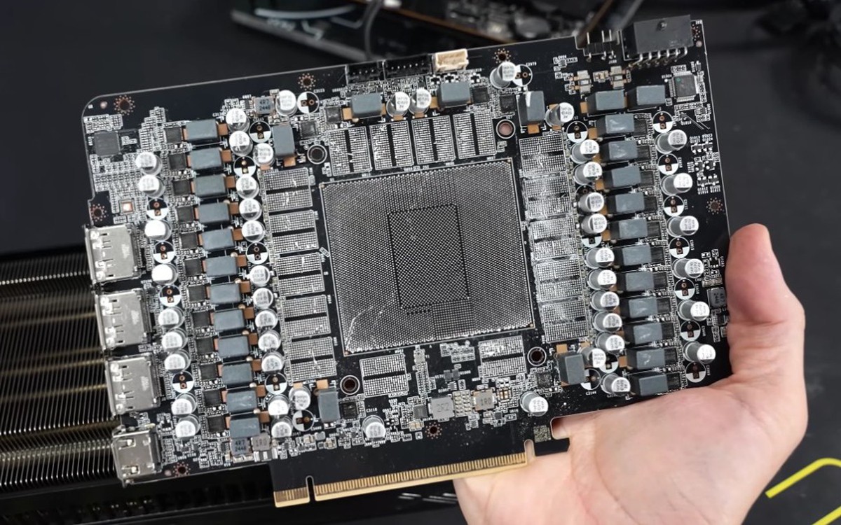 Cảnh báo RTX 5090 giả: card chỉ còn cái vỏ, tiền bay không dấu vết