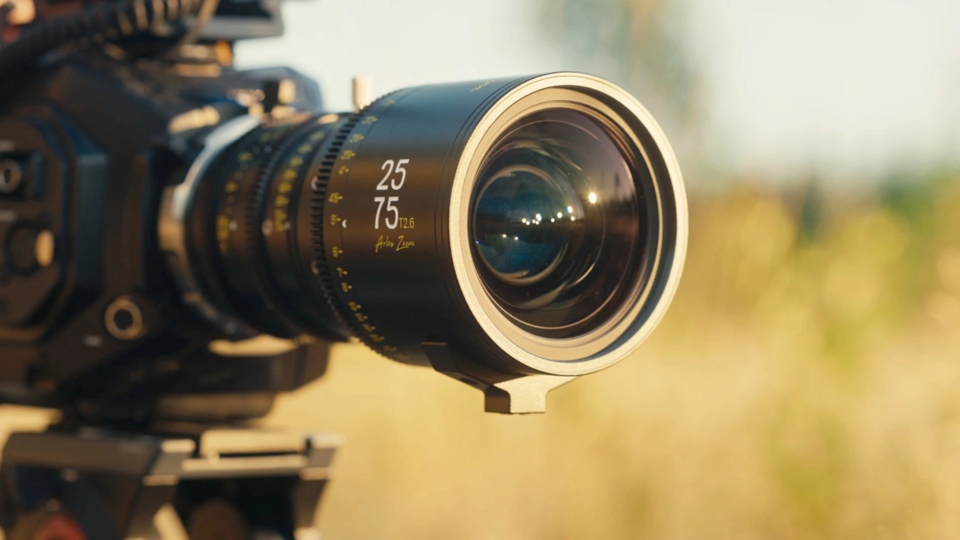 DZOFilm Arles Zoom T2.6: Khi Zoom Đạt Chất Lượng Prime