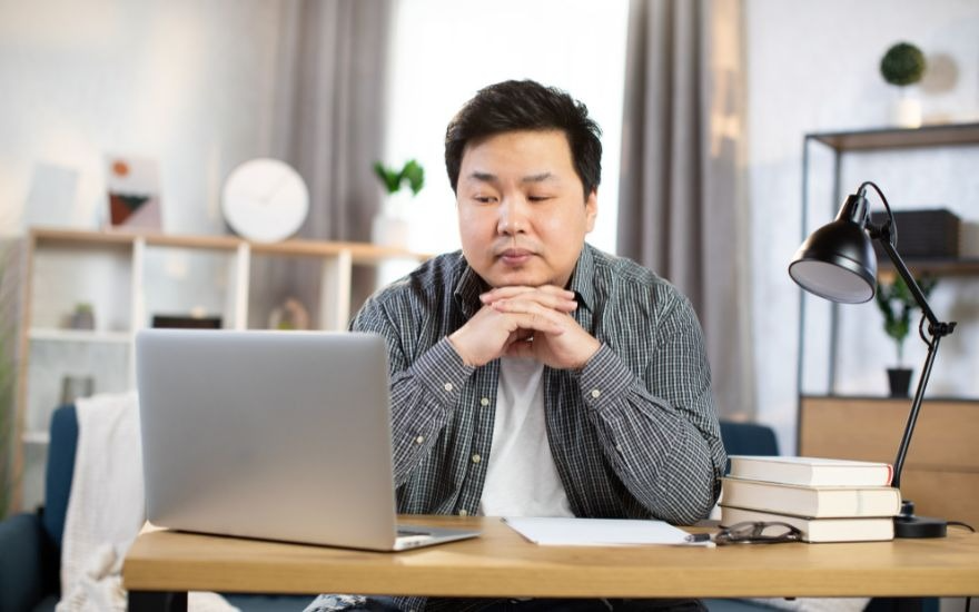 Trẻ em nhìn màn hình nhiều: Phát hiện sớm cận thị và chặn đứng tăng độ