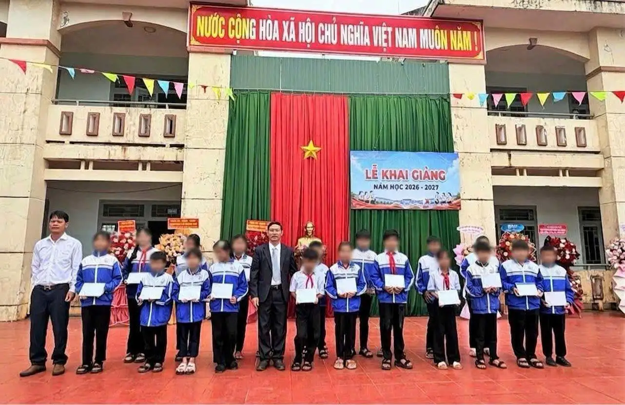 Học bổng doanh nghiệp năng lượng: Từ thiện hay chiến lược phát triển cộng đồng?