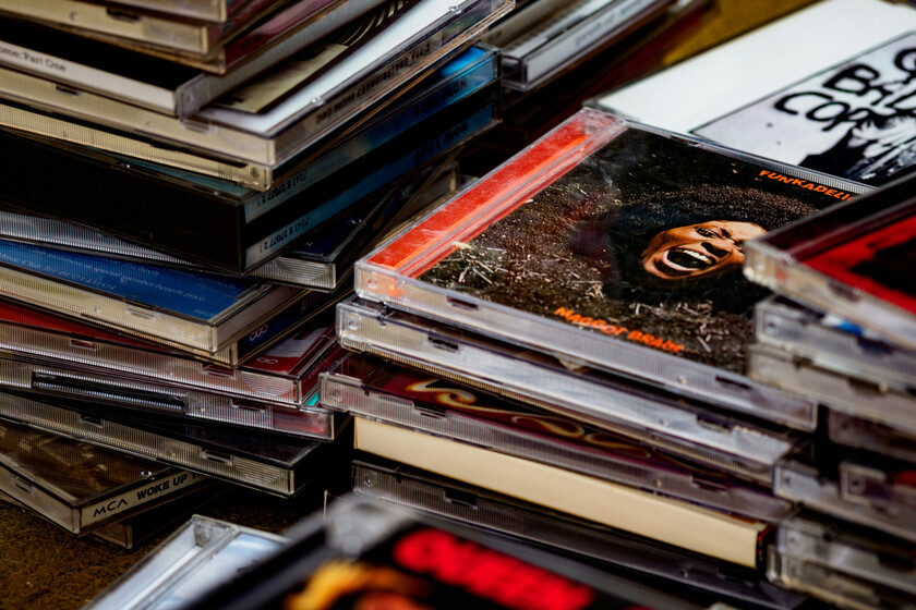 Thế hệ trẻ quay lại với CD và vinyl: quyền sở hữu hơn là tiện lợi