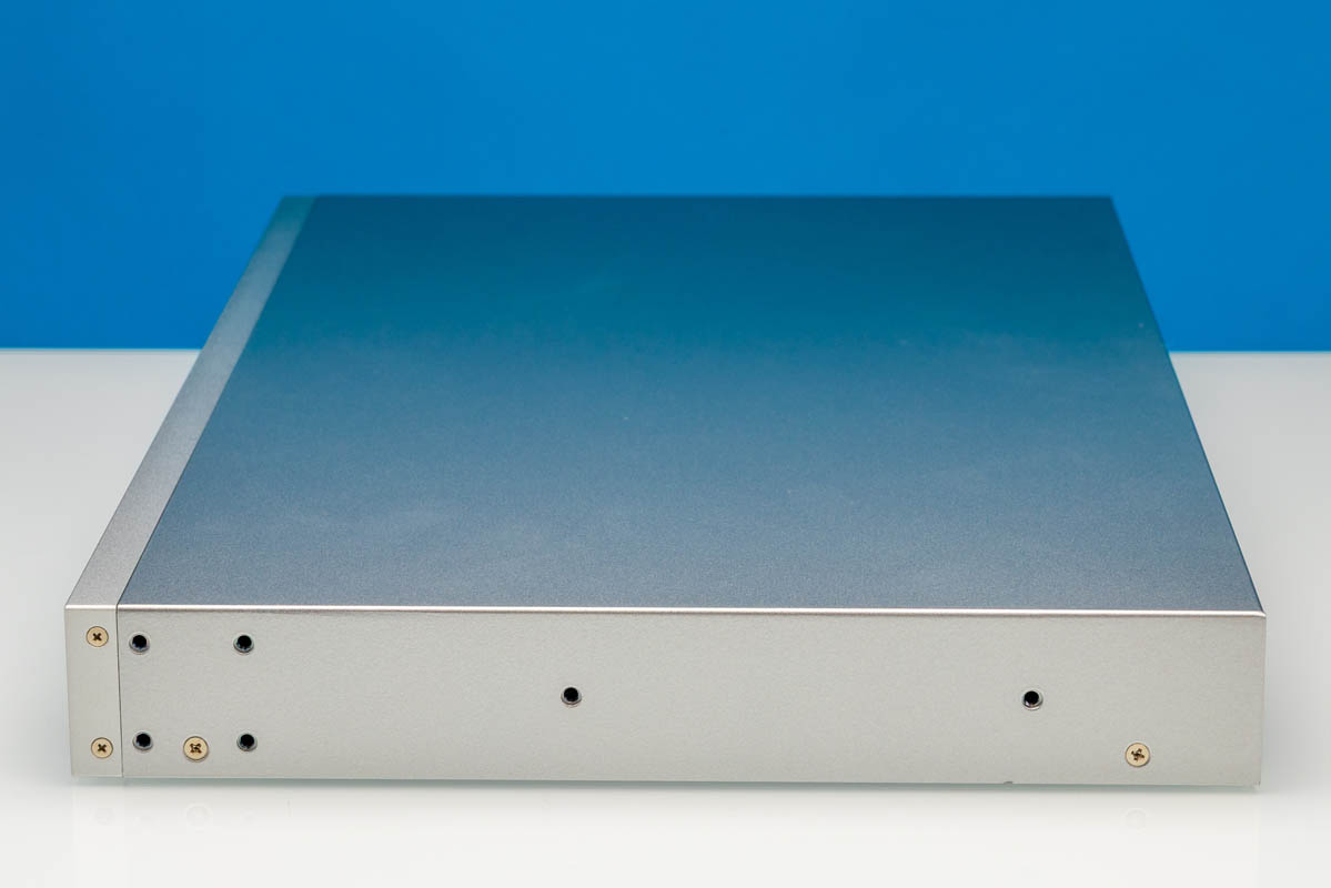Switch 10GbE quản lý cho NAS: QNAP QSW-M2130 hay UniFi USW-Pro-XG-10-PoE?