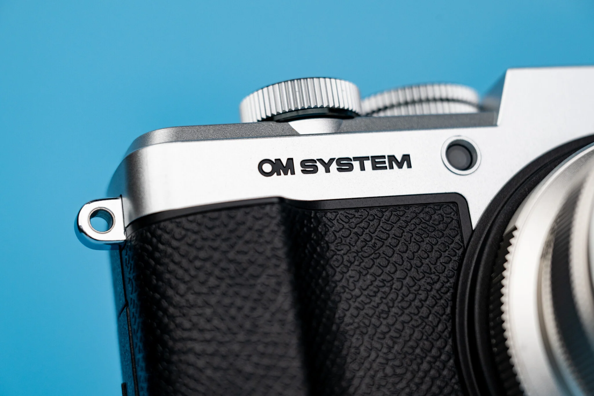 OM System PEN: máy ảnh mirrorless hoài cổ đáng mua?
