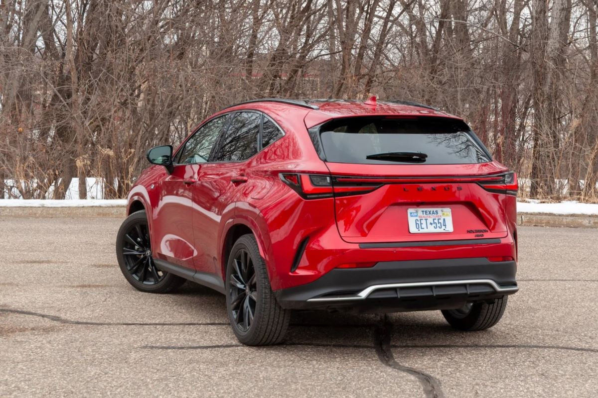Lexus NX facelift lột xác: có đáng bỏ BMW X3, Volvo XC60?
