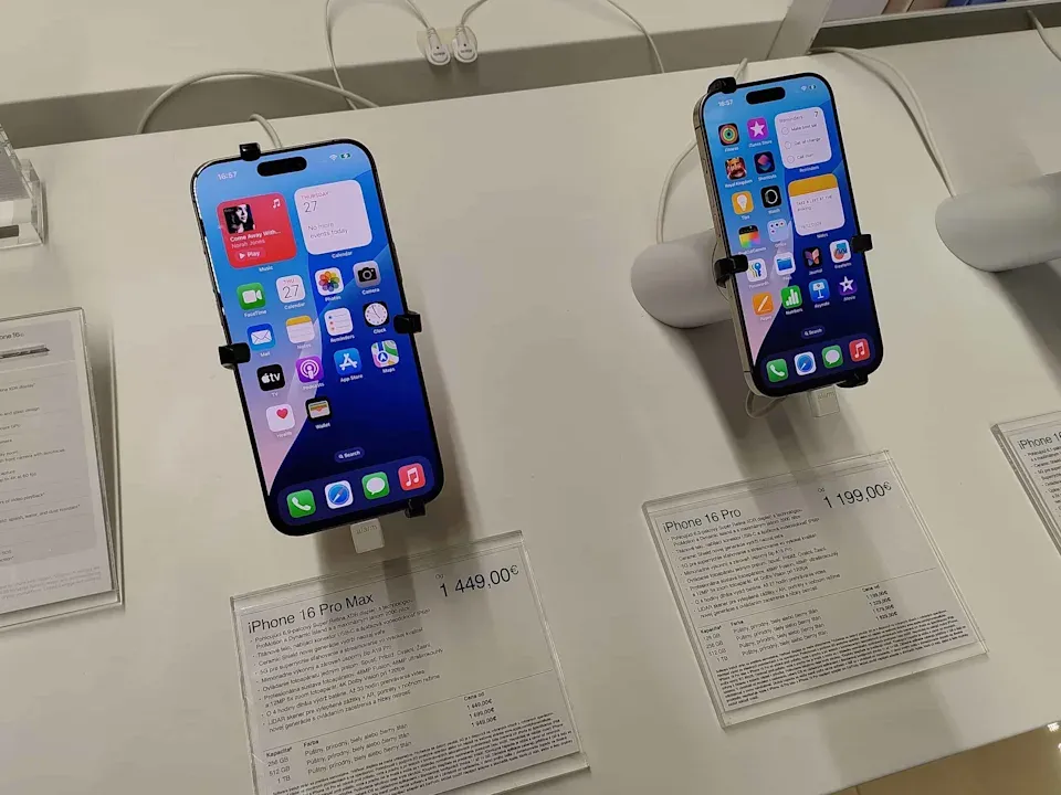Giá iPhone tăng gấp đôi: Ai đang trả cho cuộc đua bộ nhớ?