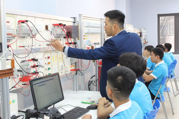 Chuyển đổi số giáo dục thành nhiệm vụ trọng tâm: Cơ hội hay phép thử?