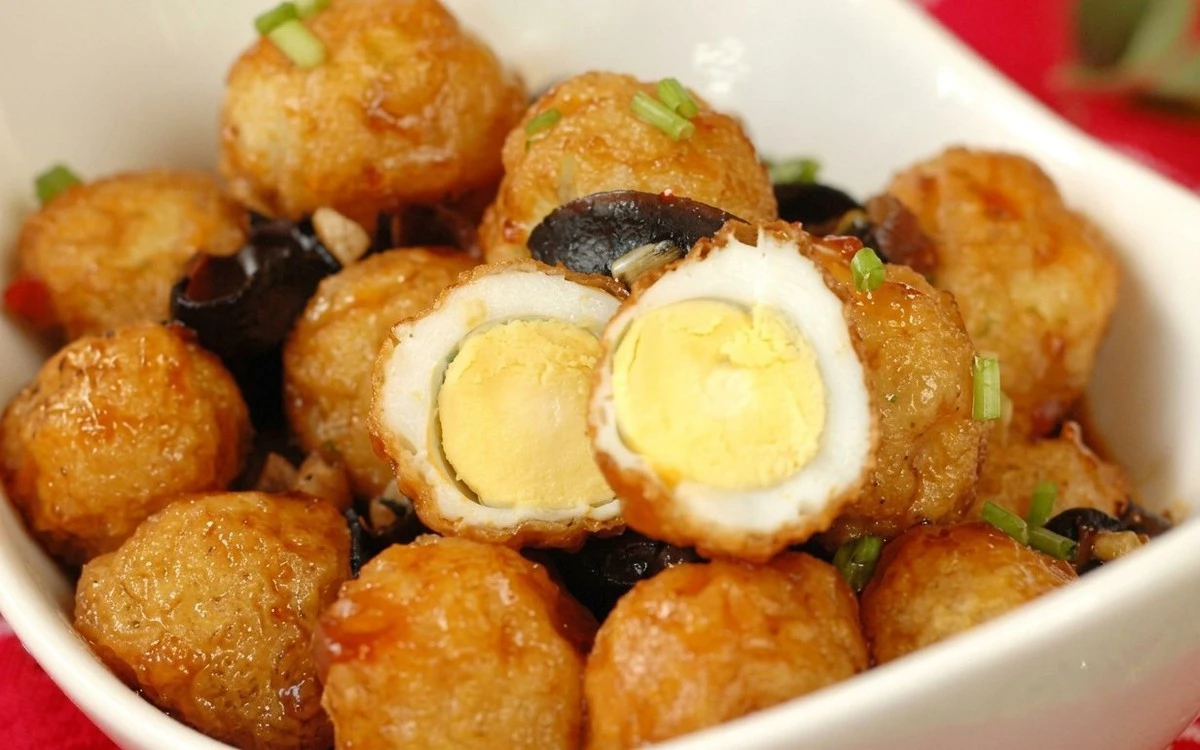 Trứng cút và cơm chiên: 7 ý tưởng cho bữa cơm khó quên