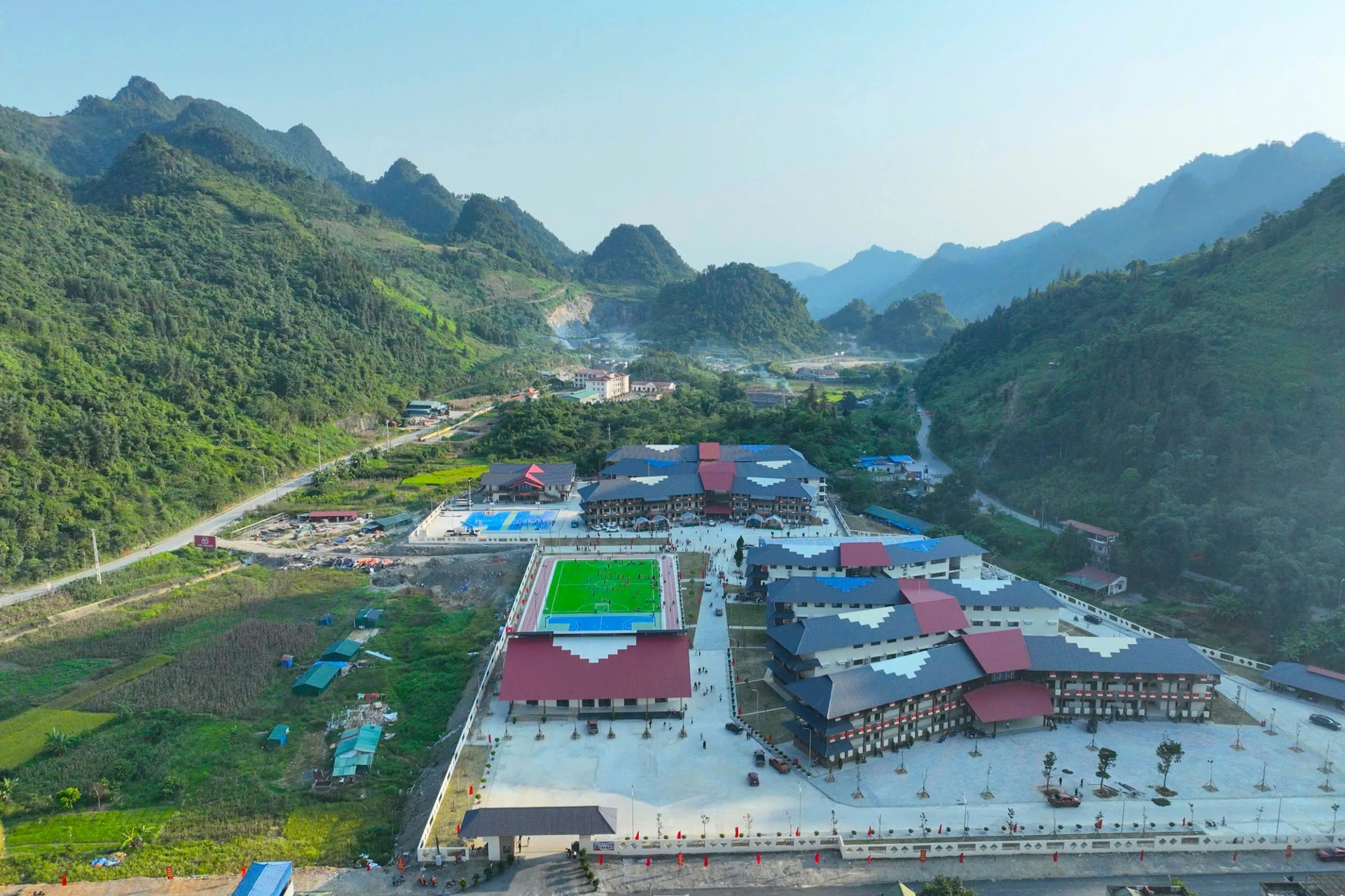 Trường nội trú biên giới Mường Khương: Cuốn vở mở giữa núi rừng
