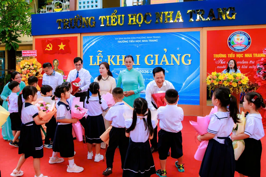 Quản lý siêu trường 10.500 học sinh ở Nha Trang: Thách thức hay cơ hội?