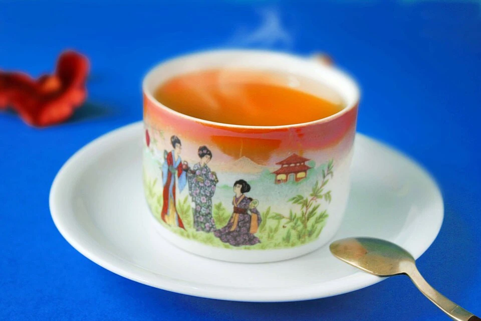 Uống trà và cà phê quá nóng: cái giá là ung thư thực quản?