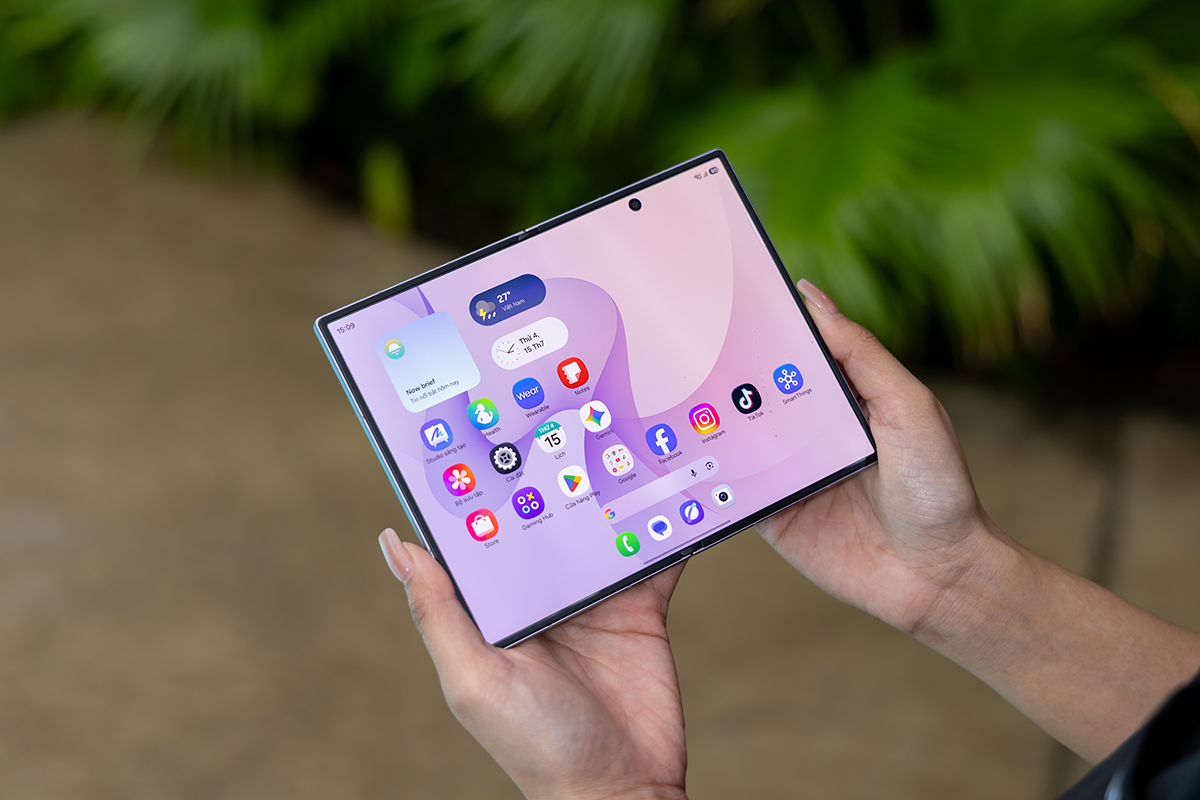 Galaxy Z Fold: phần mềm đa nhiệm biến màn gập thành công cụ làm việc