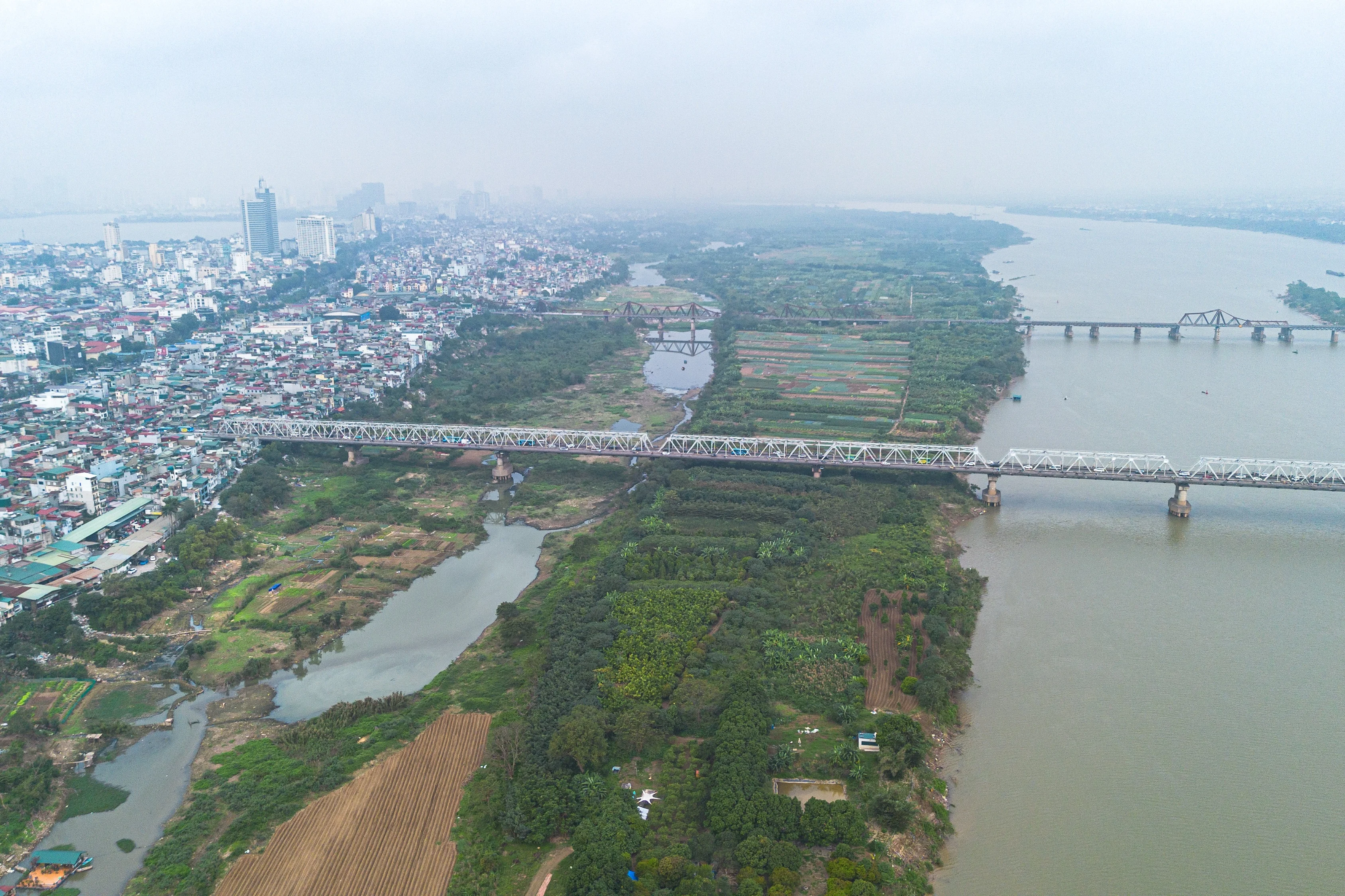Hà Nội chỉnh sửa quy hoạch sông Hồng: Cơ hội vàng hay rủi ro cho cộng đồng ven sông?
