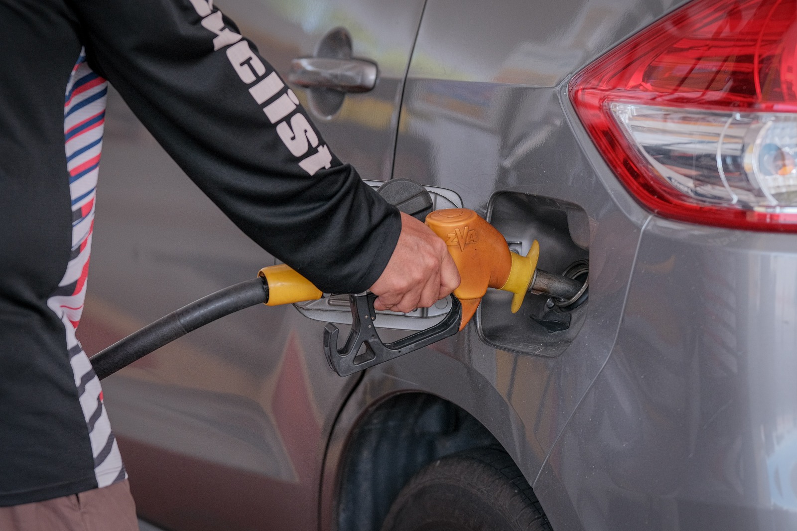 Harga Petrol Naik 25 Sen: Patut Tukar Strategi Beli Kereta?