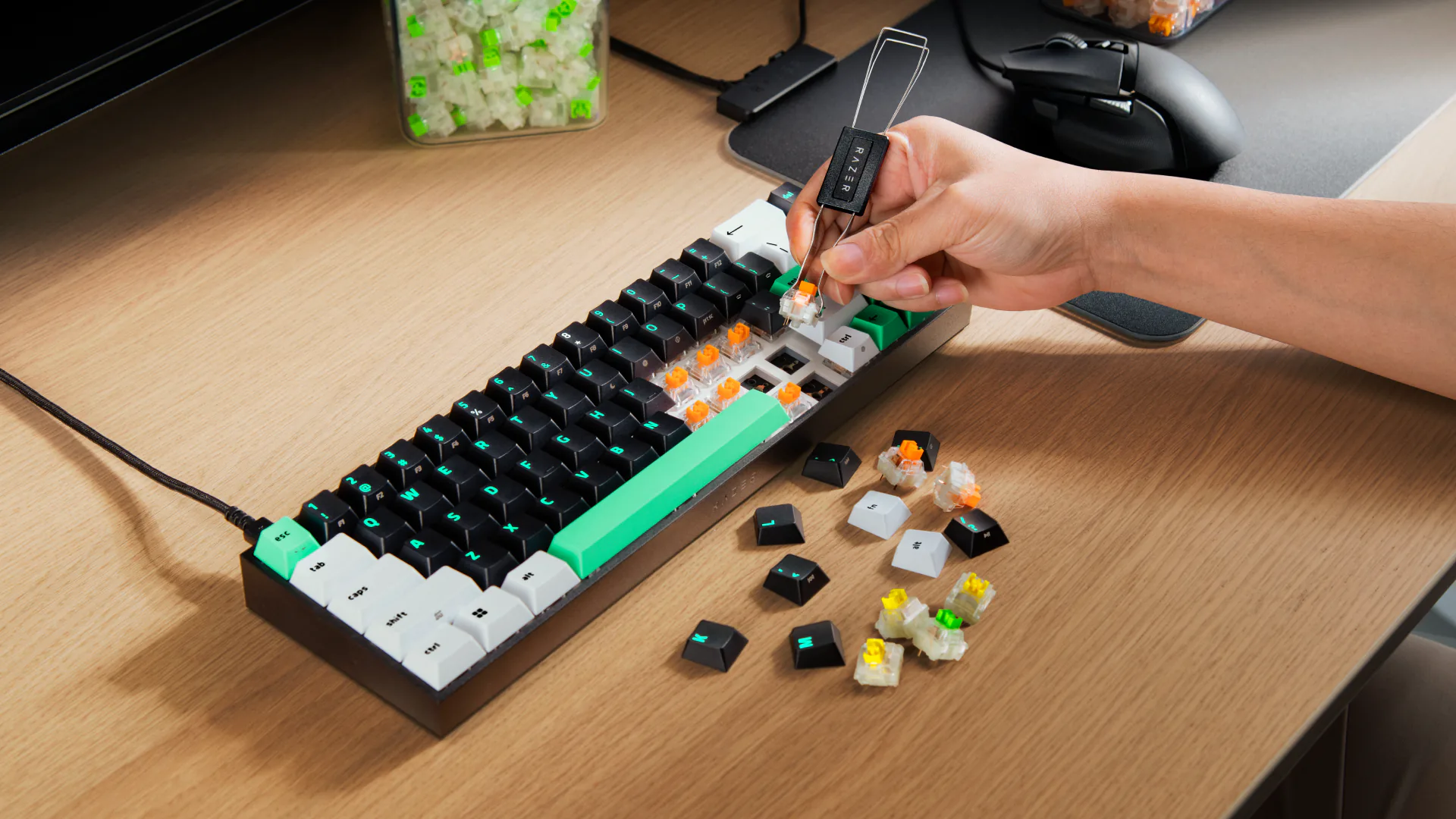 Razer Reclusa X Mini 65%: Bàn phím cơ rẻ nhưng không rẻ tiền