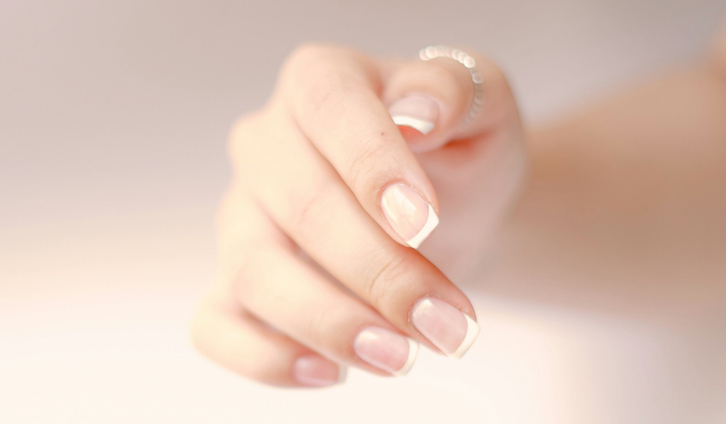 French Manicure không từ Paris: từ móng tay Hollywood đến cloudy, colorful, Japanese
