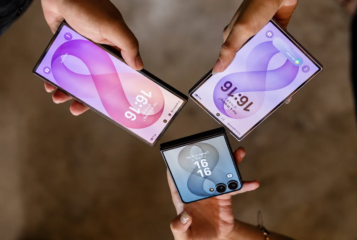 Galaxy Z Fold: phần mềm đa nhiệm biến màn gập thành công cụ làm việc