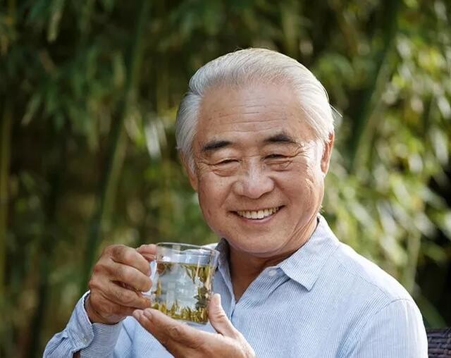 Khi về già, tại sao không nên để con cái biết số tiền bạn có