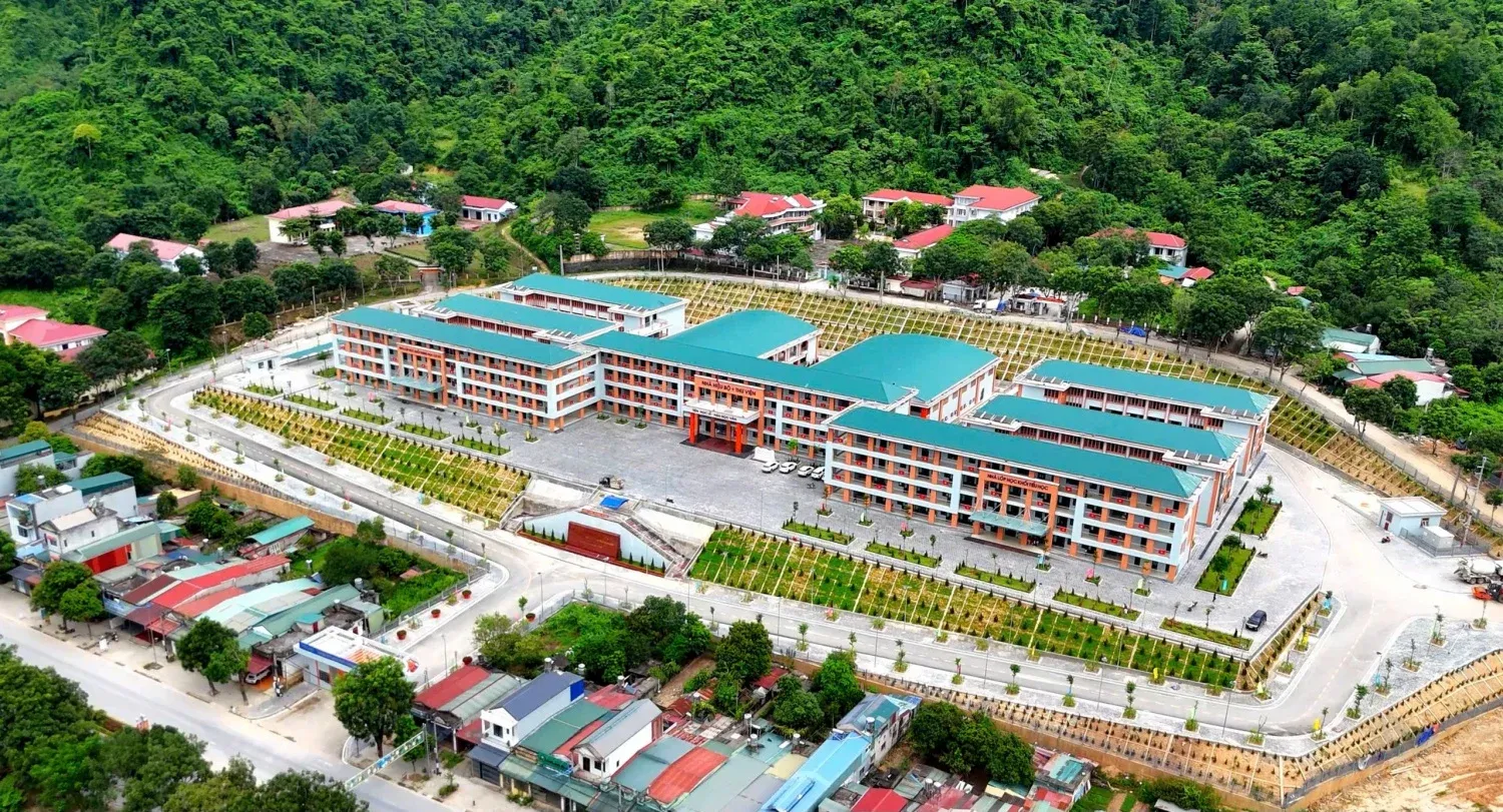 Trường nội trú Phong Thổ: hạ tầng giáo dục đổi đời học sinh vùng biên cương