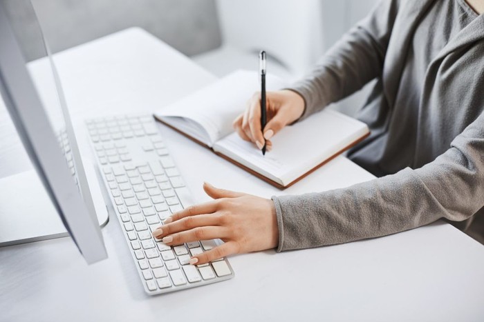 Viết chữ cursive bằng tay có thể cải thiện trí nhớ như thế nào?