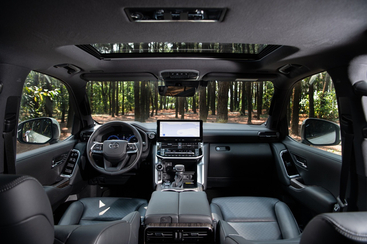 Toyota Land Cruiser 300 HEV: hybrid off-road hạng sang 457 mã lực