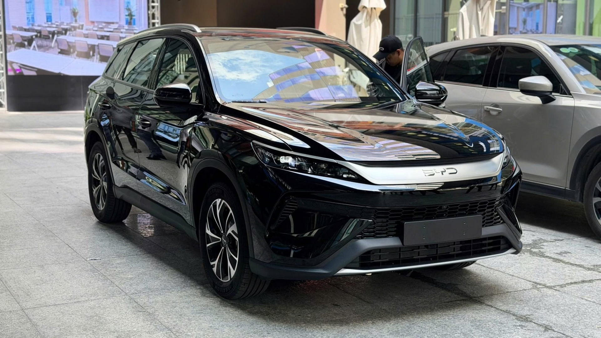 BYD Sealion 5 PHEV: SUV hybrid cắm sạc thách thức Mazda CX-5