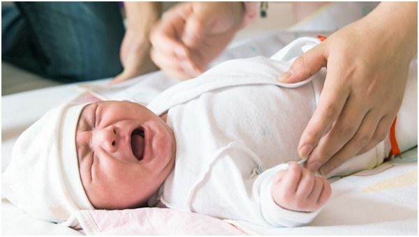 Bé khóc đêm ngằn ngặt: 5 điều phải kiểm tra trước khi lo lắng