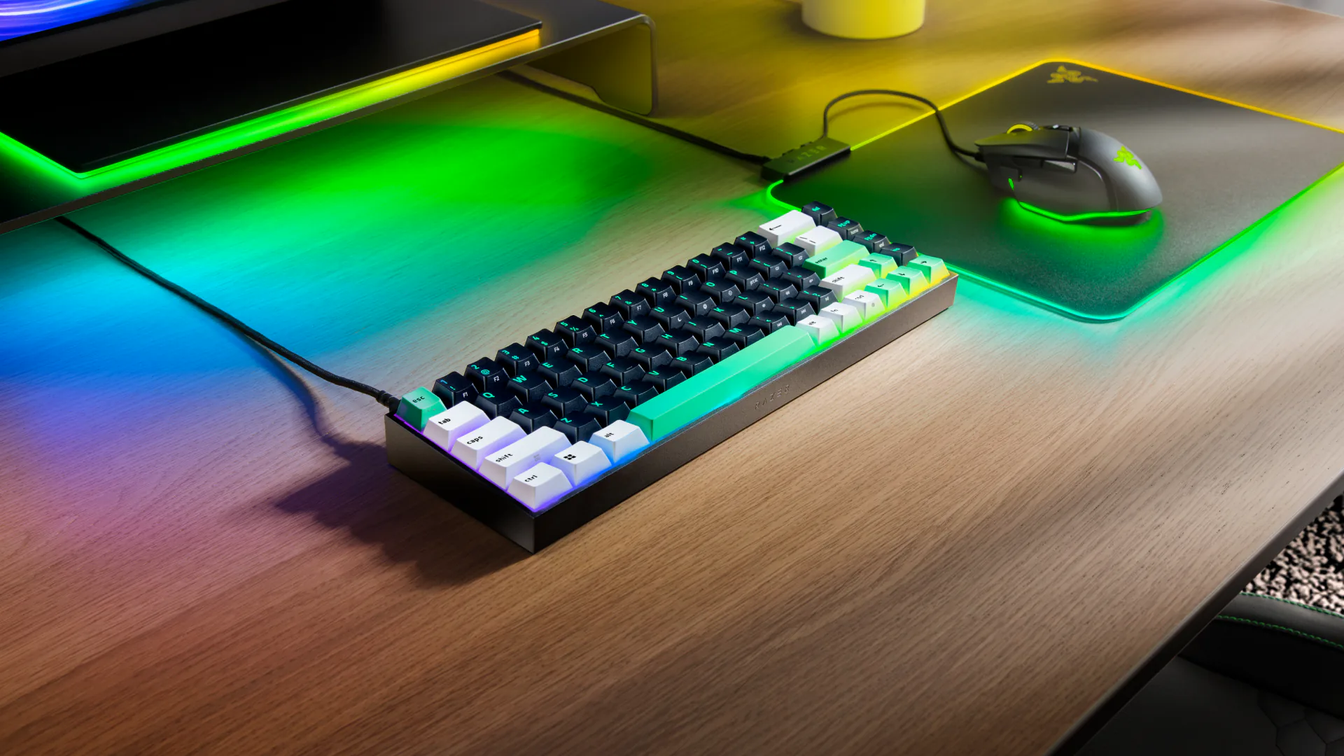 Razer Reclusa X Mini 65%: Bàn phím hot-swap mini cho game thủ mê tùy chỉnh