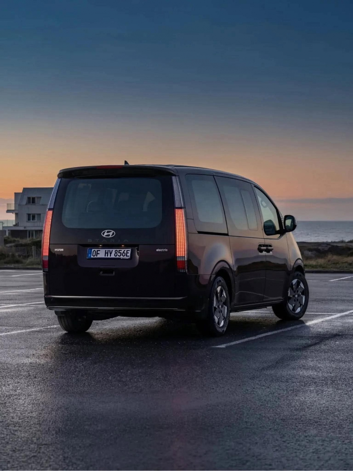 Hyundai Staria Electric: MPV điện 9 chỗ đang gây sức ép lên VW ID. Buzz