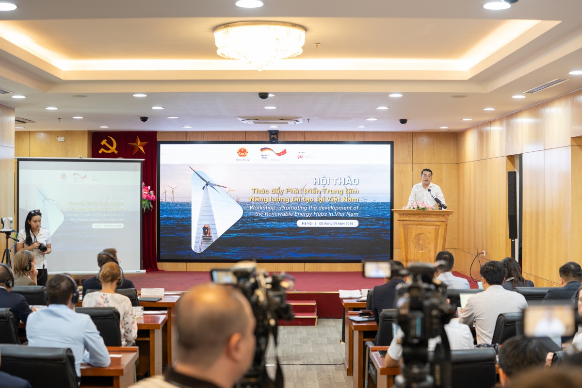 Trung tâm Năng lượng tái tạo: Bước nhảy hệ sinh thái công nghiệp