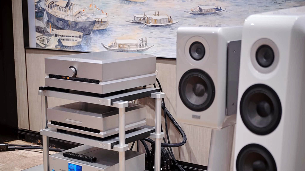 Lyngdorf TDAI-2210 vs Esoteric N-01XE vs TAD-A1000D: chọn ampli streaming cao cấp nào cho audiophile?