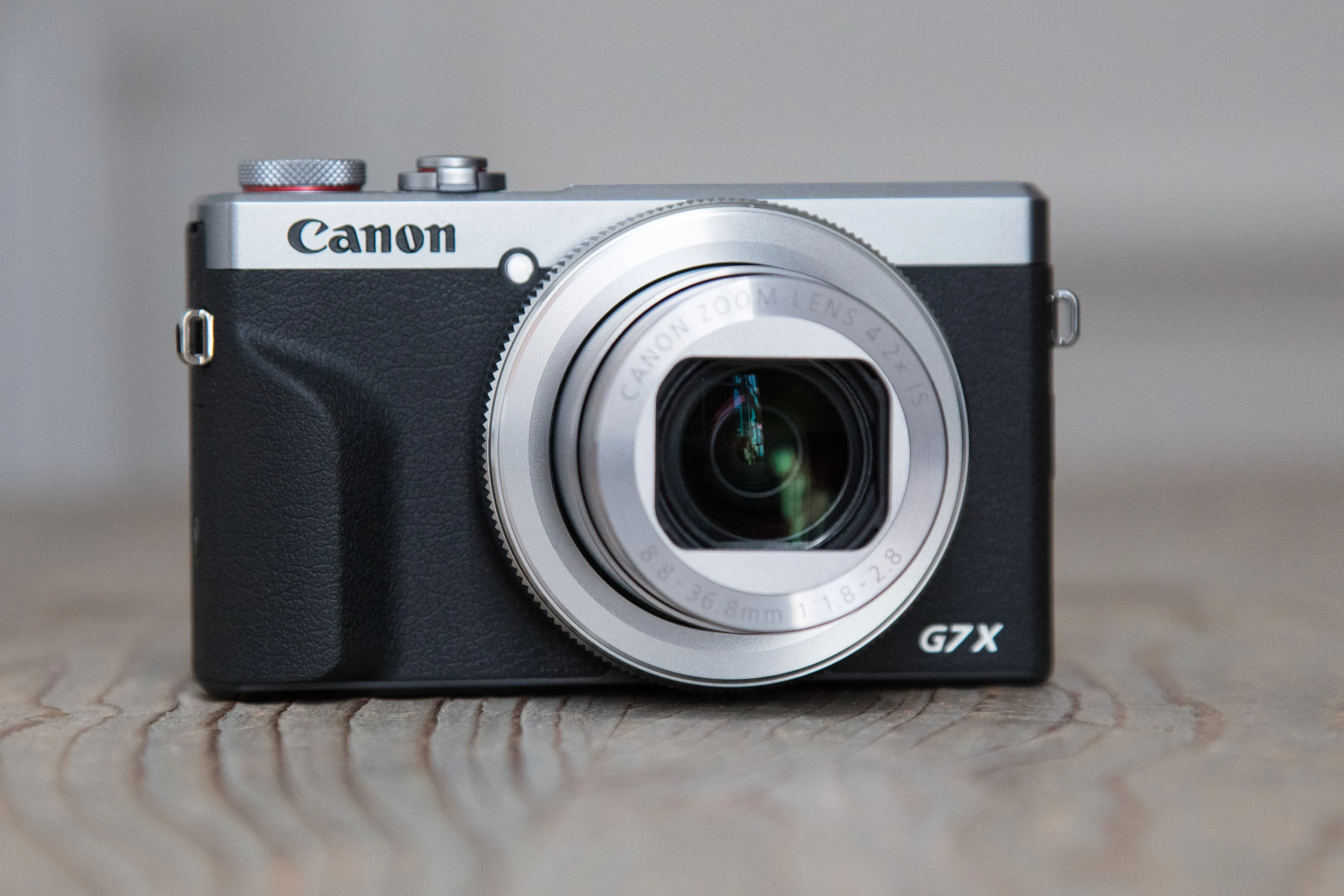 Máy ảnh compact giá tốt: Canon G7X Mark III đấu Sony mirrorless