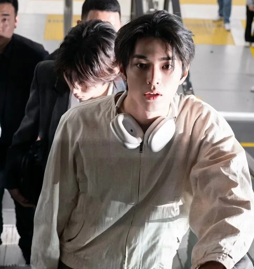 Keonho CORTIS và ‘face card’ sân bay phá vỡ triệu view