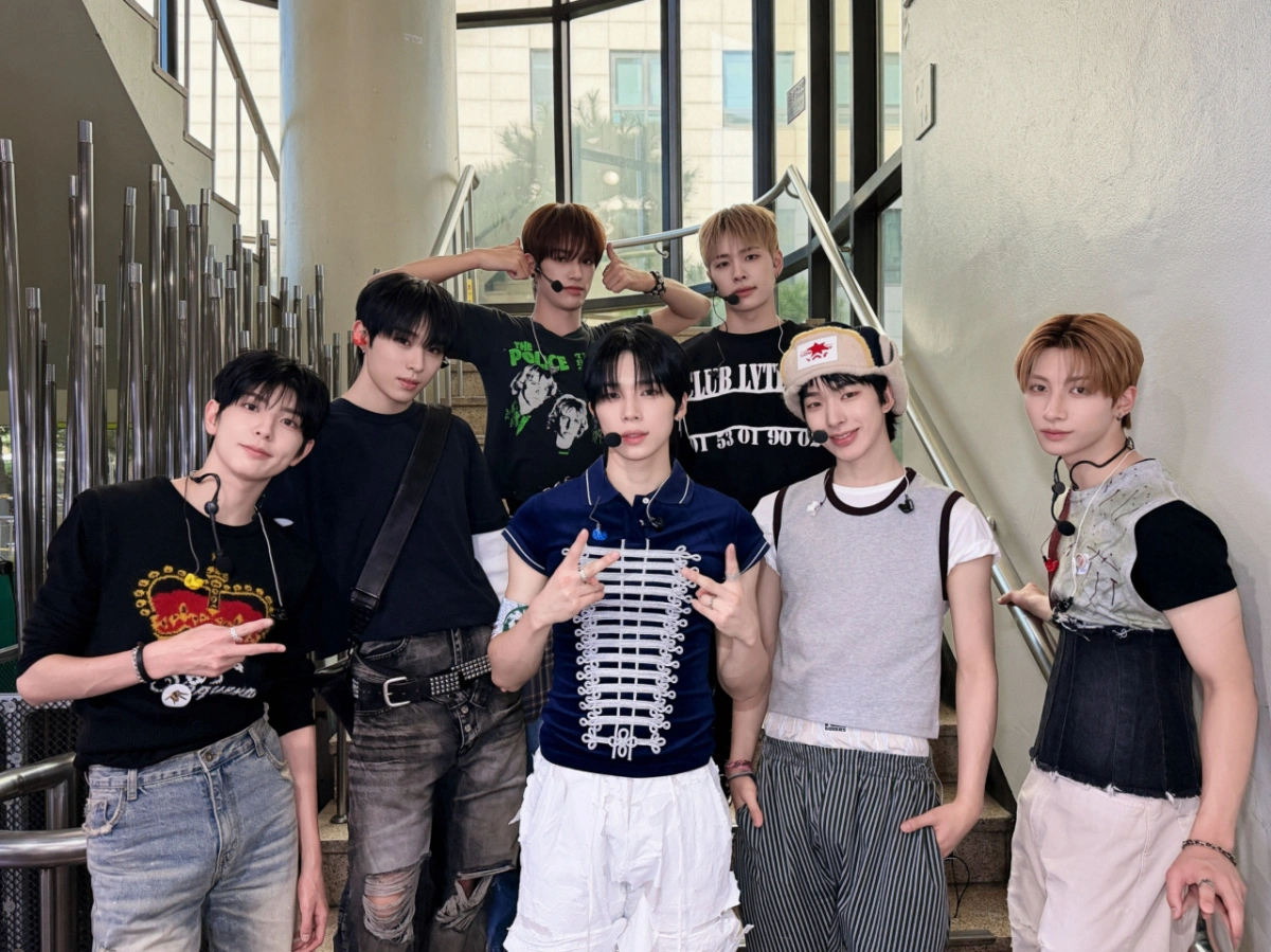 NEXZ mở tour châu Á ‘SAUCIN’ THE WORLD’: bước nhảy mới của JYP