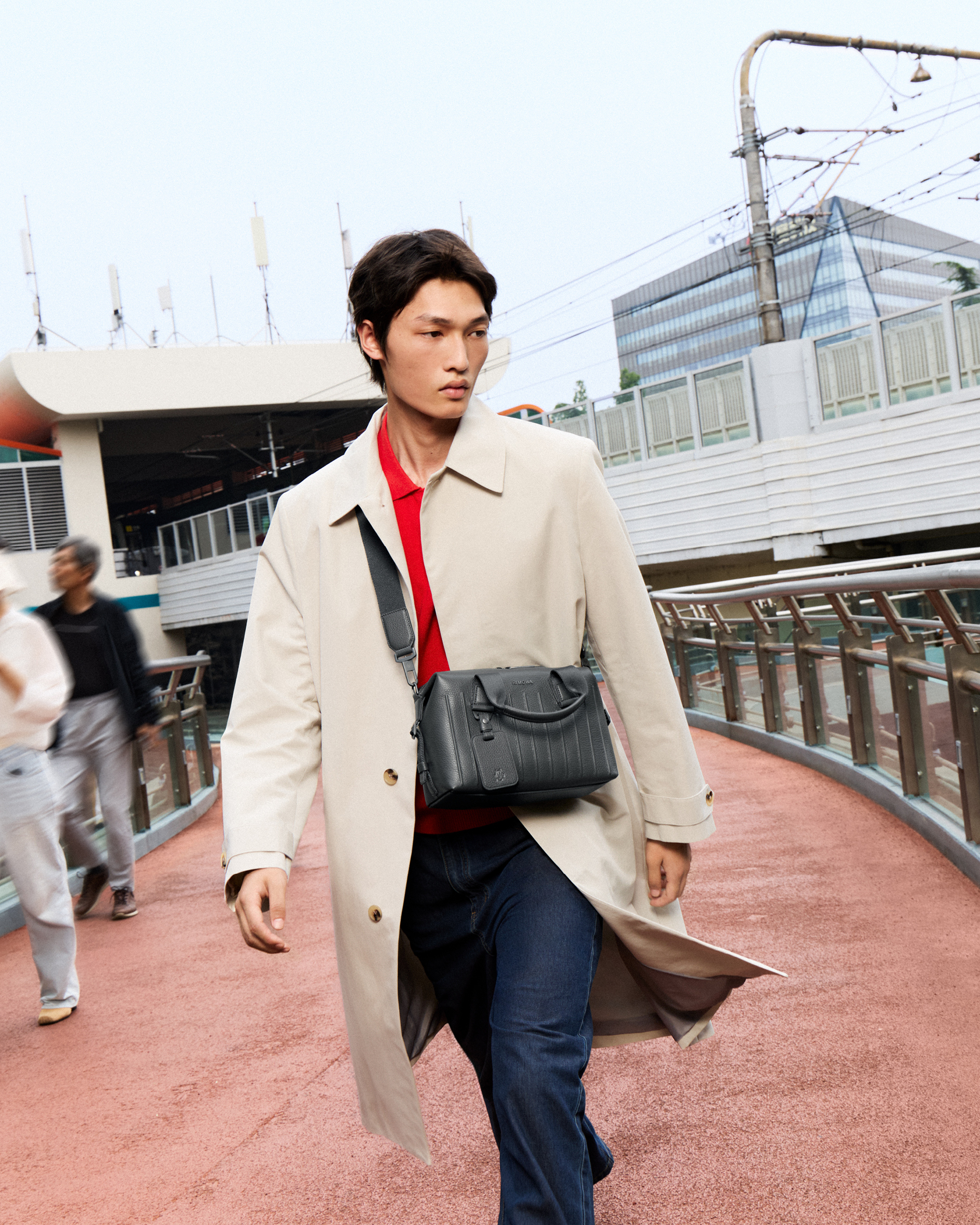 RIMOWA Never Still: Túi da biểu tượng cho đời sống dịch chuyển