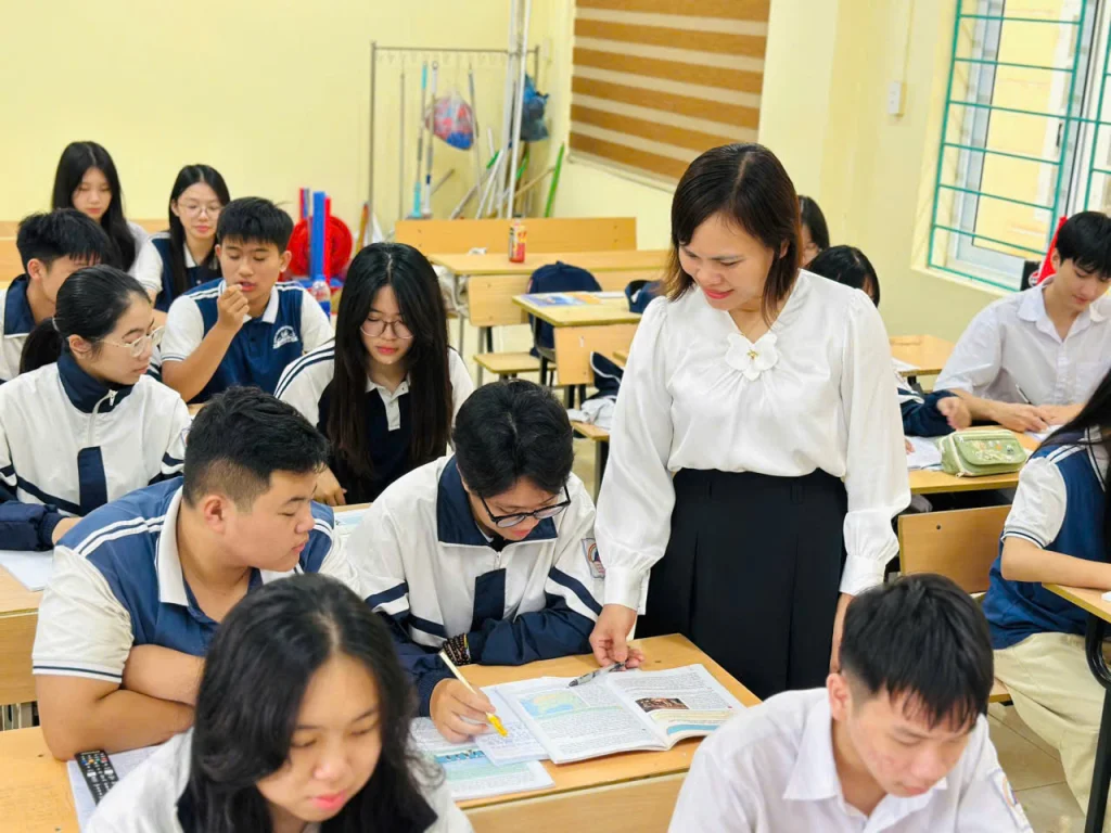 Giảm tải hành chính trong trường học: TP.HCM có dám đi đến cùng?