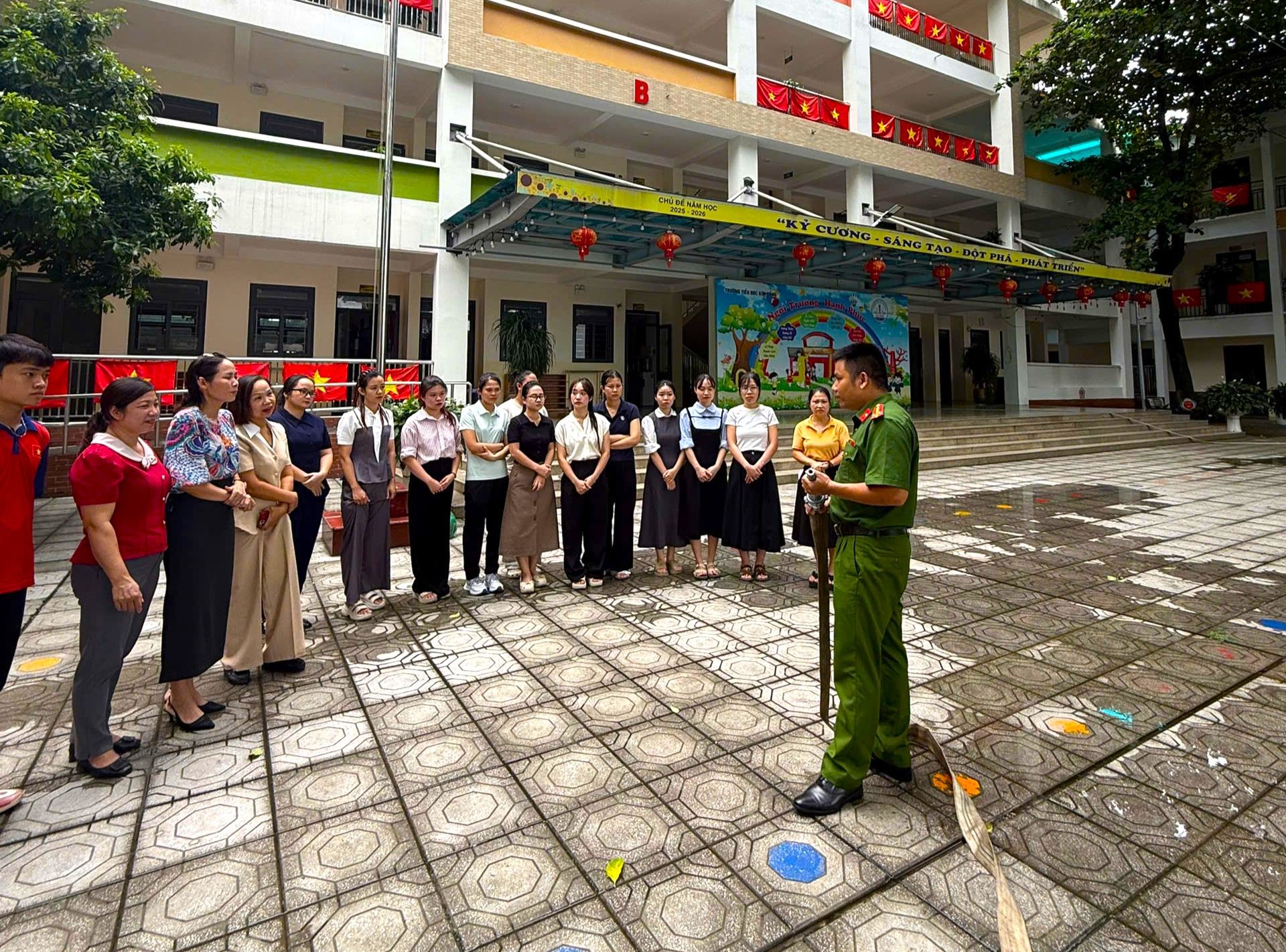 Các trường học tăng cường kỹ năng phòng cháy, chữa cháy cho học sinh
