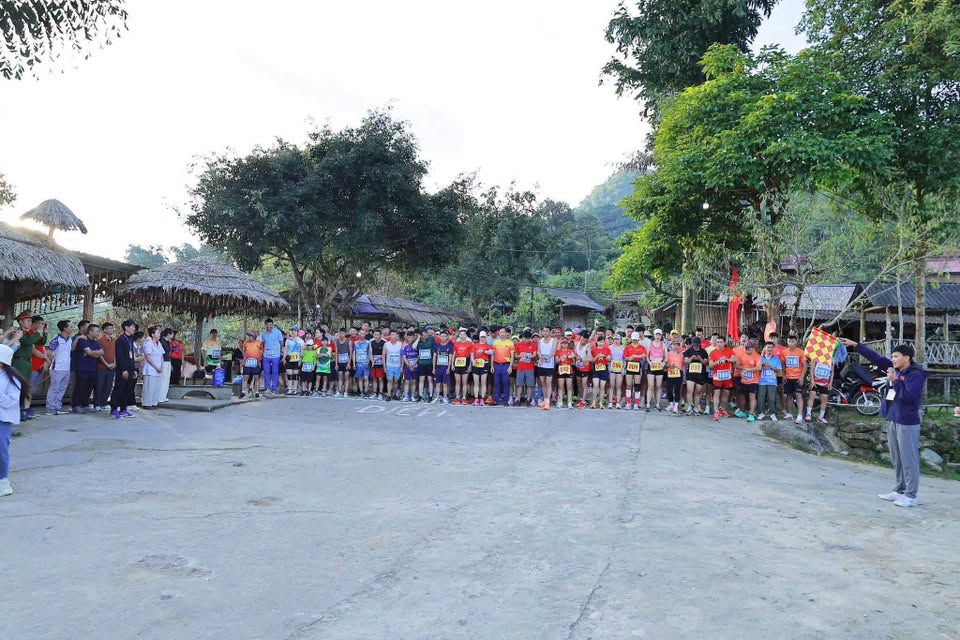 Giải chạy cấp xã: Thể thao cộng đồng nuôi dưỡng tinh thần đoàn kết
