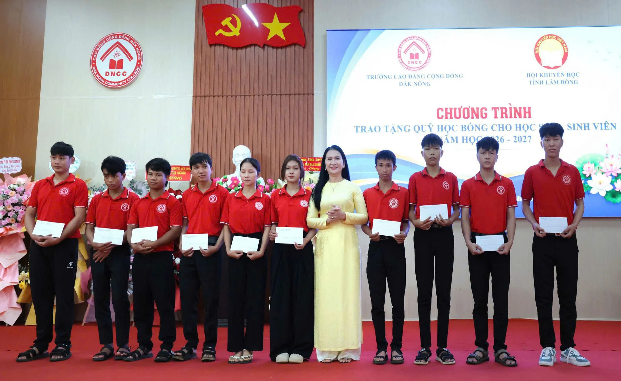 Hơn 20 tỷ đồng học bổng: Khi địa phương cùng giữ học sinh ở lại trường