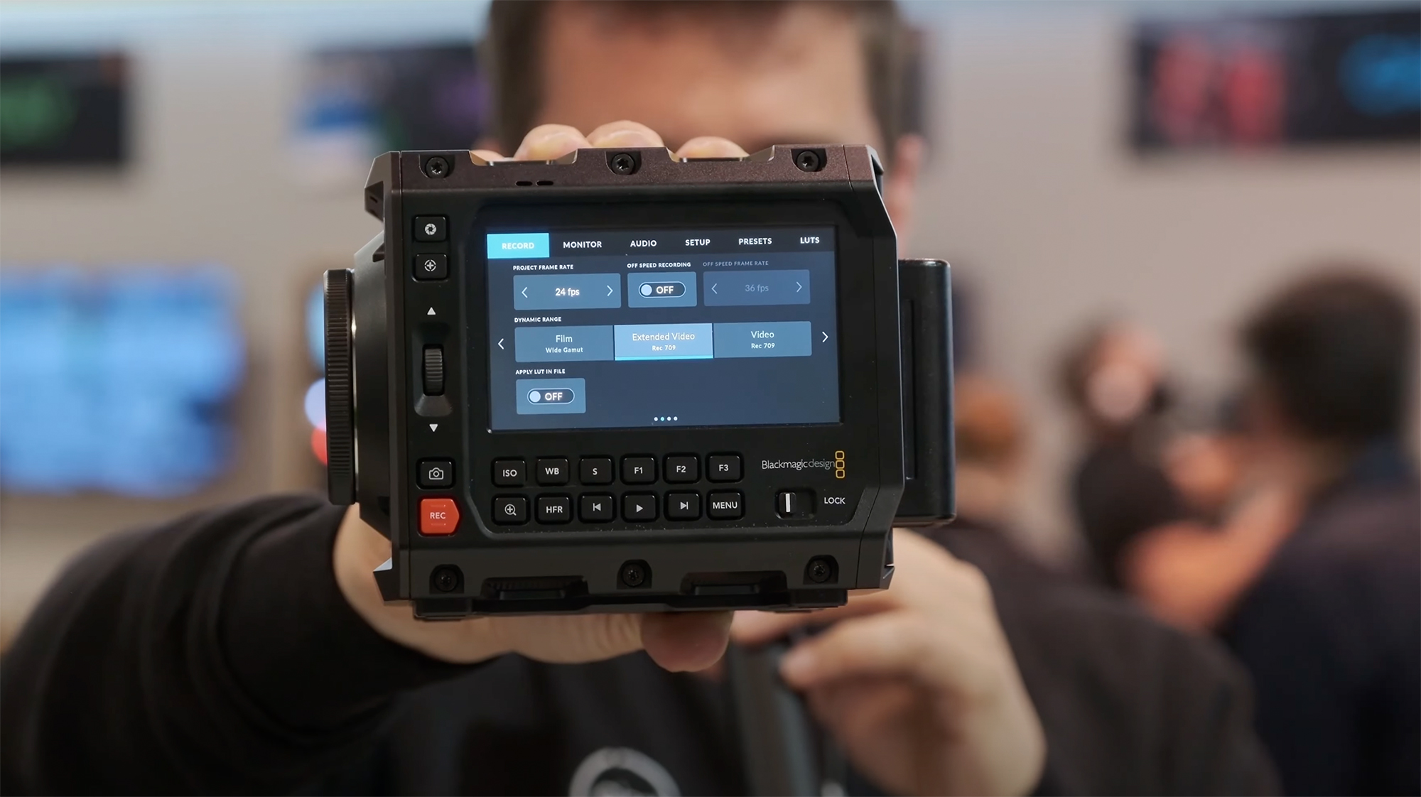 Blackmagic giảm giá sâu máy quay 6K full-frame: có nên xuống tiền?