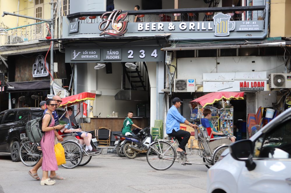 Nhiếp ảnh gia nước ngoài khám phá vẻ đẹp đời thường Việt Nam