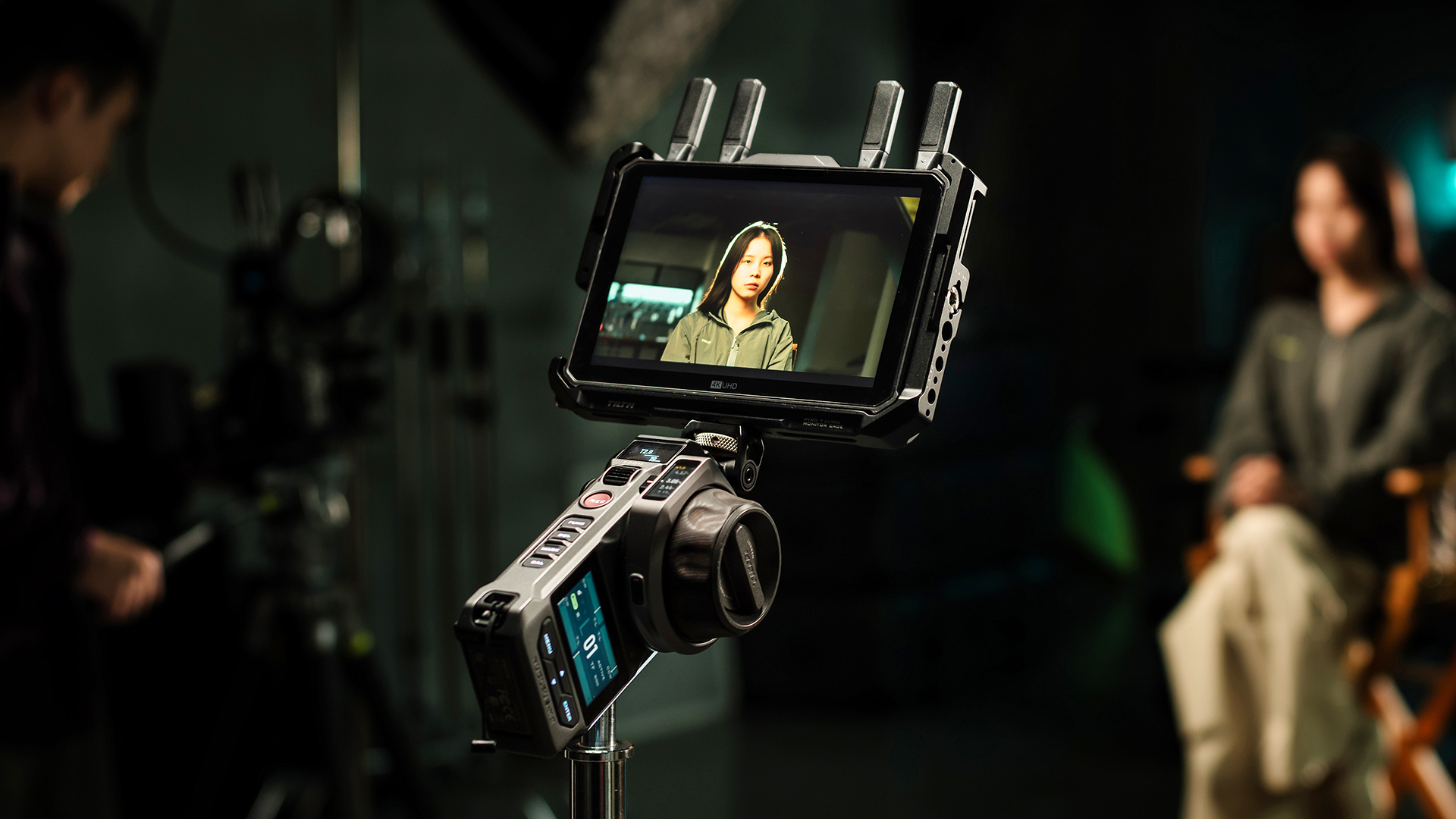 Teradek Bolt 7 vs Hollyland Pyro 7 Ultra cho quay phim chuyên nghiệp