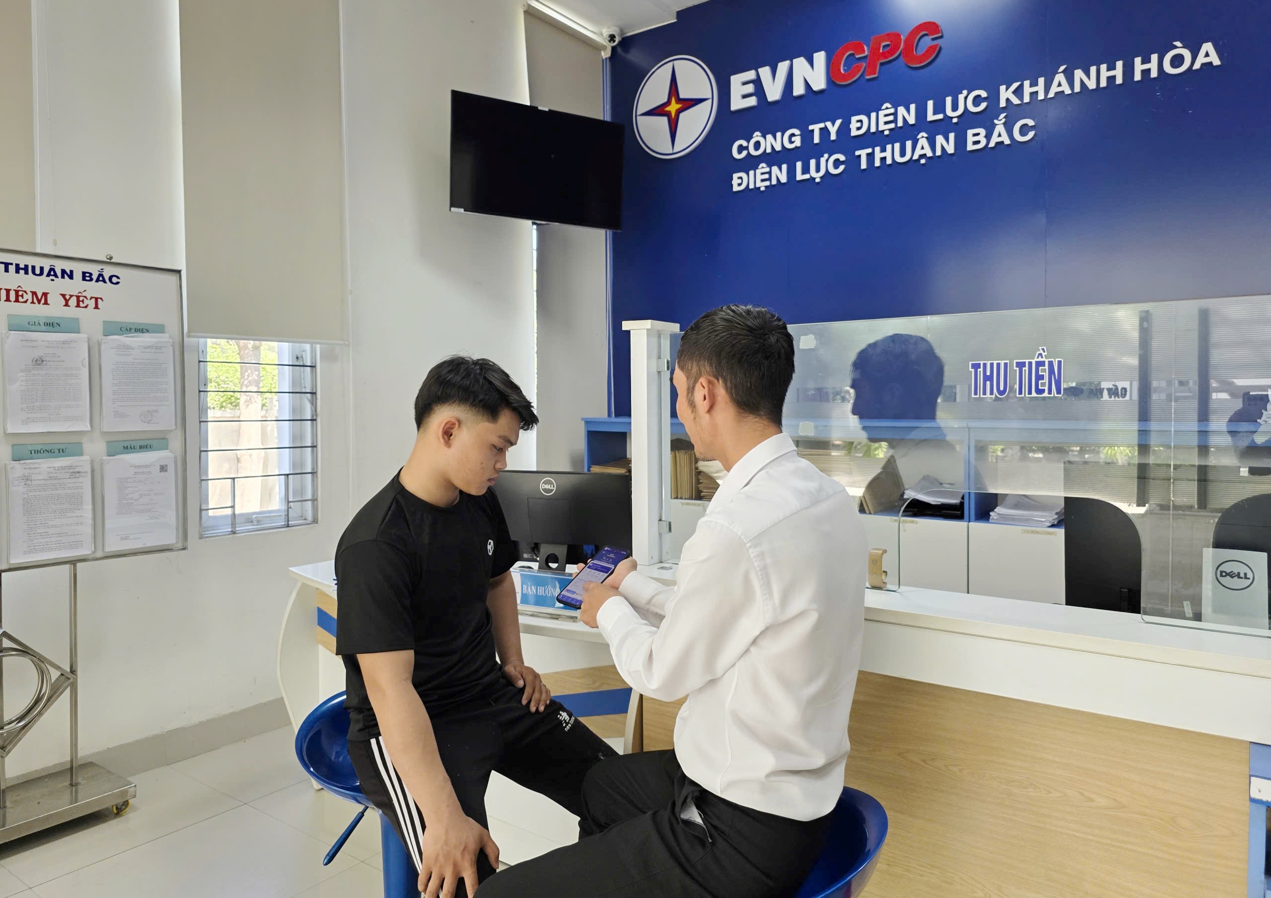 EVN CSKH và cuộc tăng tốc dịch vụ điện số toàn quốc